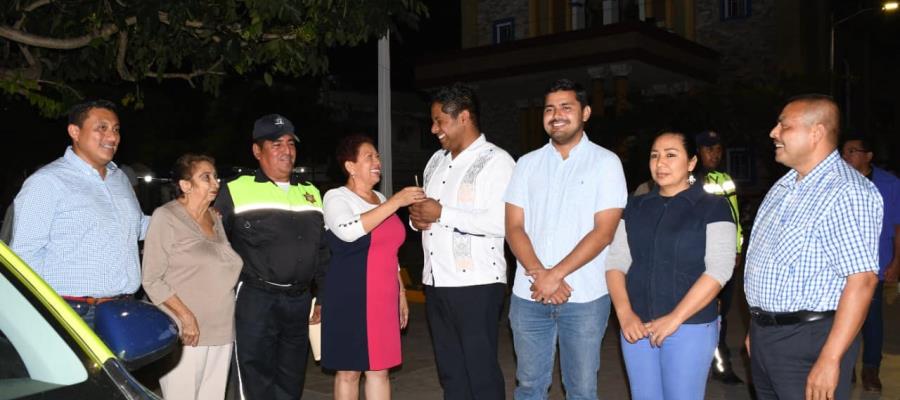 Adquiere Paraíso 2 patrullas con recaudación de contribuyentes