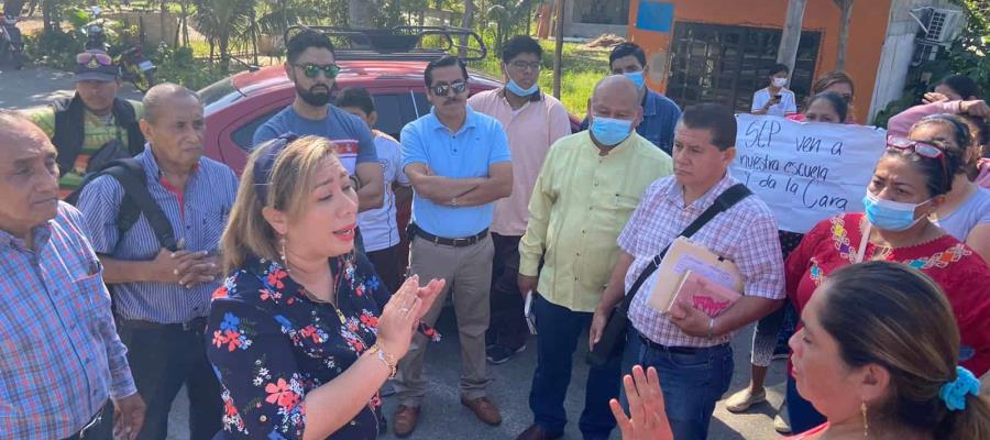 Tras protesta y bloqueo, logran estudiantes que Setab contrate maestros en secundaria de Buenavista