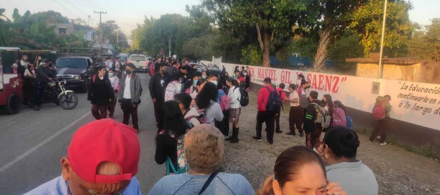 Cierran por 9 horas secundaria en Buenavista para exigir contratación de maestros