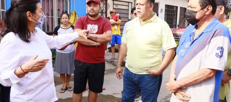 En Gaviotas Norte hacen ver a Osuna hundimientos y fugas de agua potable durante recorrido