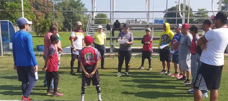 Espera ISSET instruir a más de 100 niños en la Academia de Béisbol