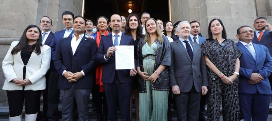 “¡Viva el Peje!, ¡rateros! y ¡amigos de García Luna!”, les gritan a panistas afuera de la SCJN