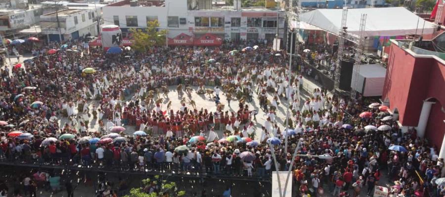 Celebran en Tenosique primer domingo de carnaval con masiva Danza del Pochó Celebran en Tenosique primer domingo de carnaval con masiva Danza del Pochó