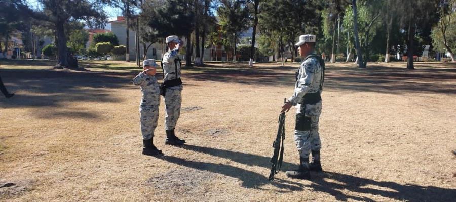 ¡Mini Guardia Nacional! Homenajean a niño por rescatar a sus hermanos de incendio en Jalisco