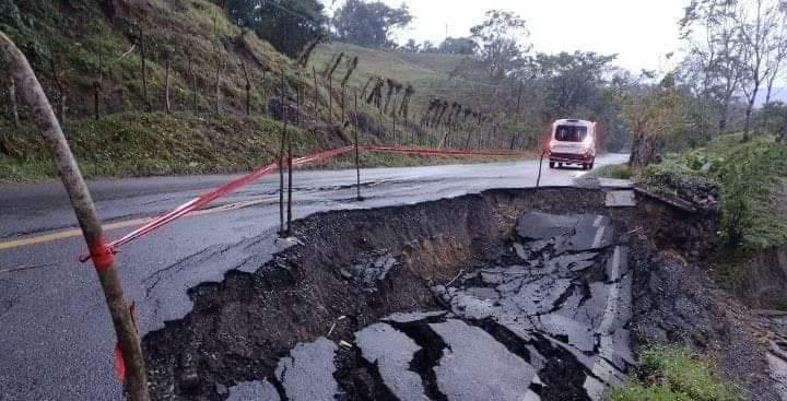 Colapsa parte de la carretera Pichucalco–Ixtacomitán en Chiapas