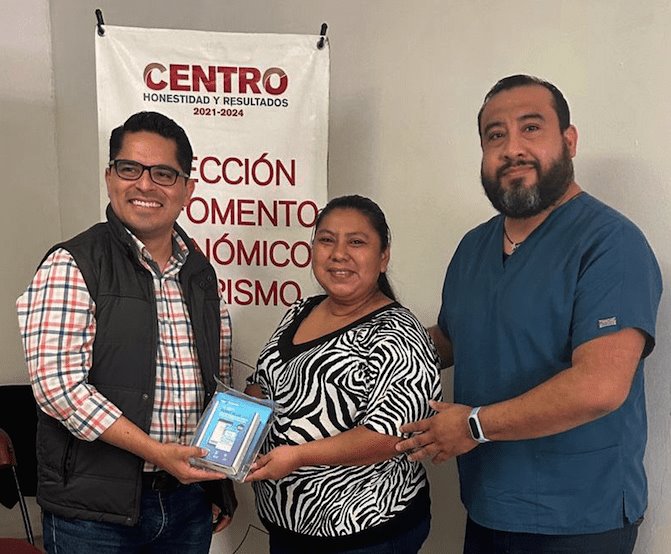 Entrega Centro terminales de pago a emprendedores y artesanos