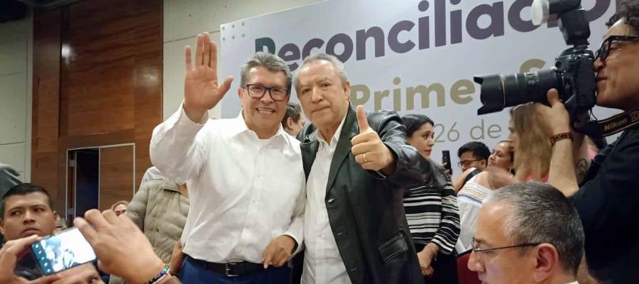 Presume Bertruy foto con Ricardo Monreal, tras asistir a evento en la CDMX