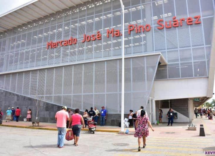 Se desprende letra del “Pino Suárez” y lesiona a un niño