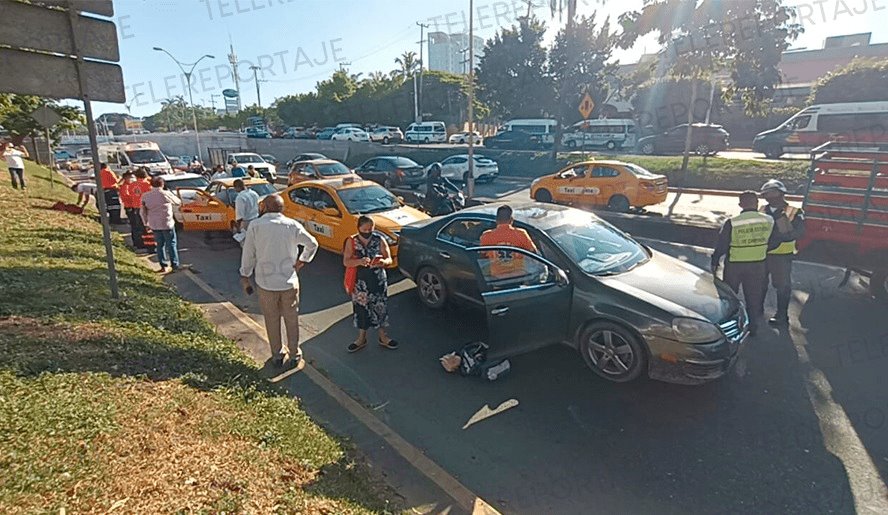 Dos heridos y cuantiosos daños materiales deja carambola en Ruiz Cortines