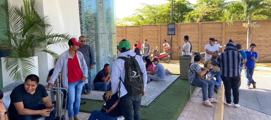 Esperan por casi 12 horas un boleto para ver a Julión Álvarez en el Palenque de la Feria Tabasco 