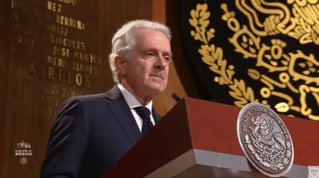 Llama Santiago Creel a AMLO a rectificar por el Plan B de la reforma en conmemoración de la Constitución