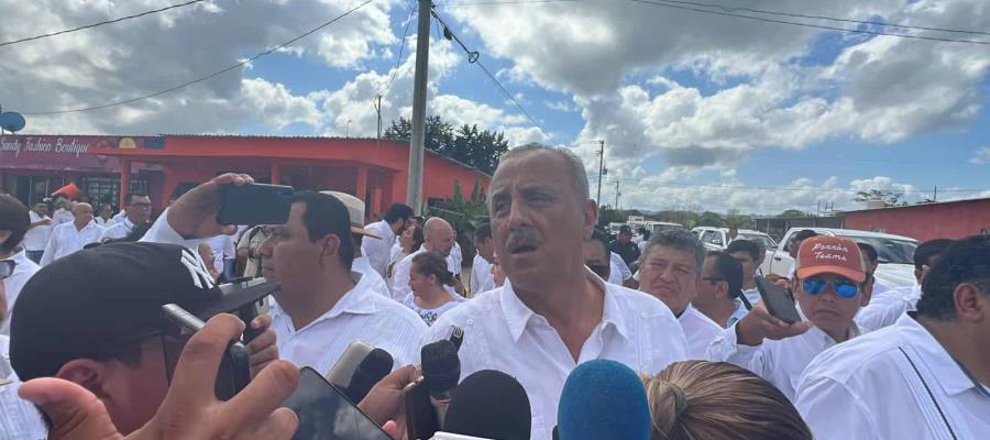 Descarta gobernador Merino que se retire estatua de Carlos A. Madrazo por trabajos en el malecón