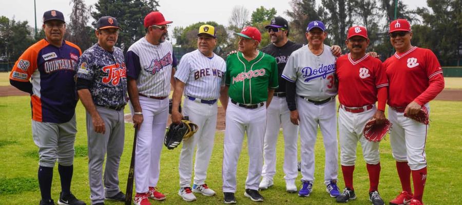 AMLO se enfrenta, otra vez, con leyendas del beisbol mexicano