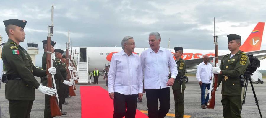 Recibe López Obrador en Campeche al presidente de Cuba; lo llama “huésped distinguido” 