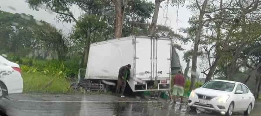 Lluvias dejan 2 accidentes en Centla; solo hubo daños materiales
