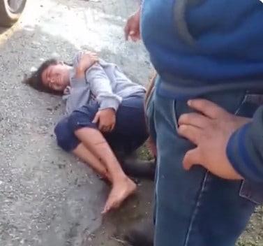 Quiso cruzar la calle y la arrolló un auto, en Comalcalco