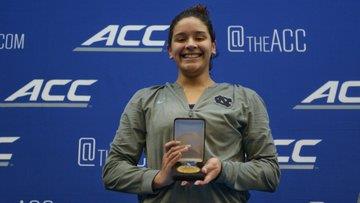 Logra clavadista mexicana medalla de oro en competencia colegial de USA