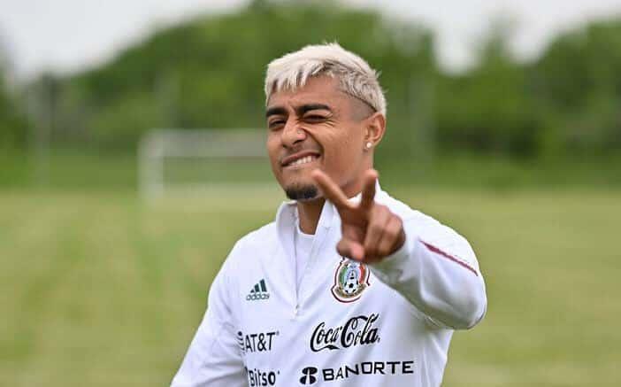 ¡Que siempre sí! El mexicano Julián Araujo será refuerzo del Barcelona