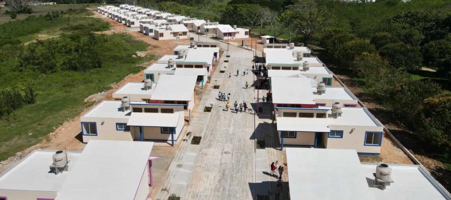 En Tenosique, entregan 51 viviendas a familias reubicadas por obras del Tren Maya