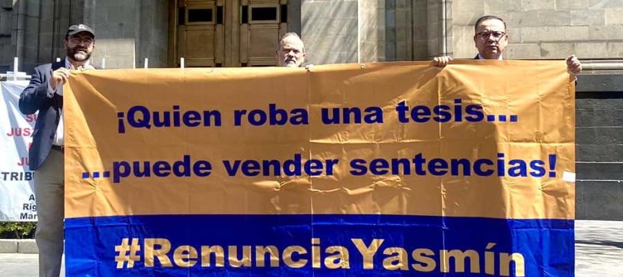Senadores del Grupo Plural exigen renuncia de Yasmín Esquivel a las afueras de la SCJN