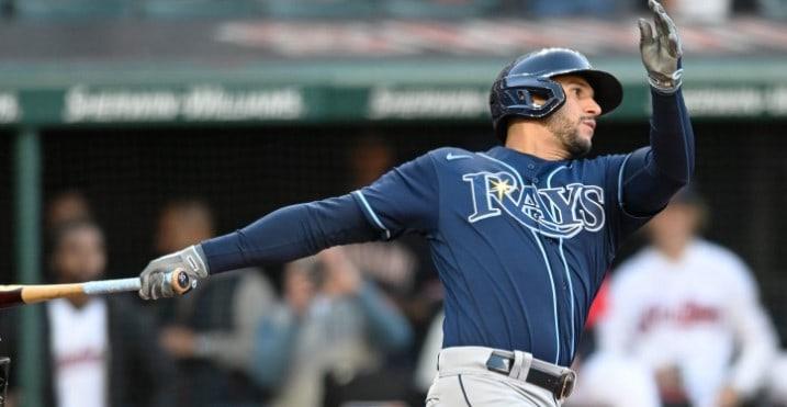 El jardinero David Peralta pacta con Dodgers y Filis firma al pitcher Seranthony Domínguez