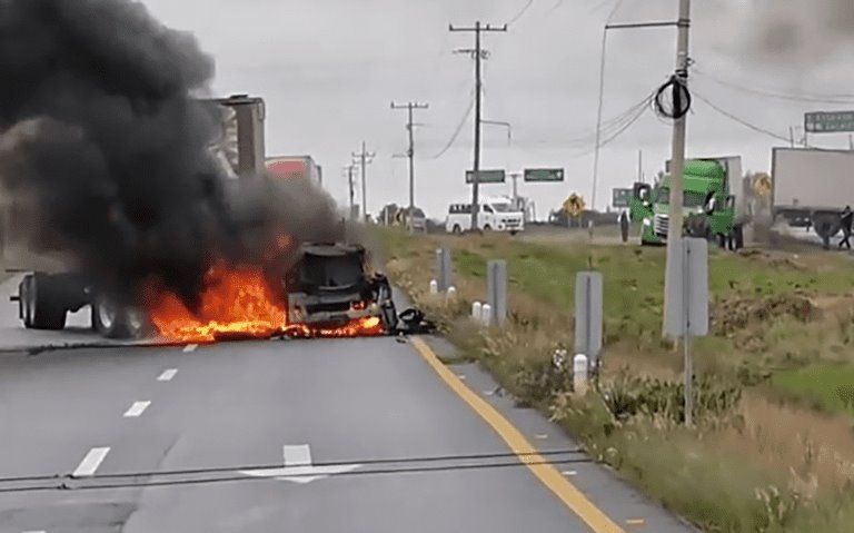 Se registran bloqueos y autos incendiados en Fresnillo, Zacatecas