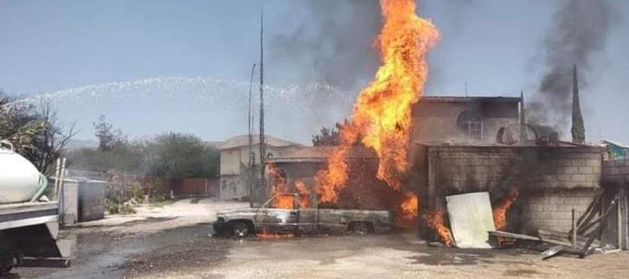 Habilitan refugio por nube tóxica tras incendio de bodega de huachicol en Hidalgo