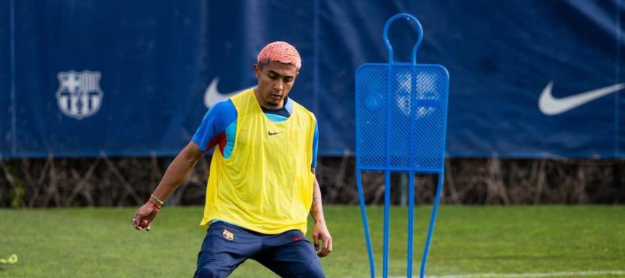 Mexicano Julián Araujo ya entrenó por primera vez con Barcelona bajo órdenes de Rafa Márquez