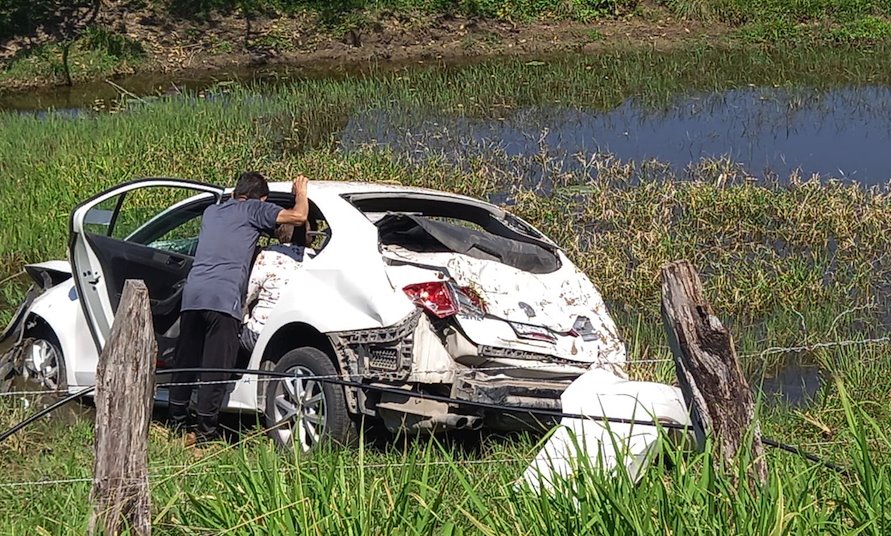 Dos heridos deja volcadura de auto en la Frontera-Ciudad del Carmen