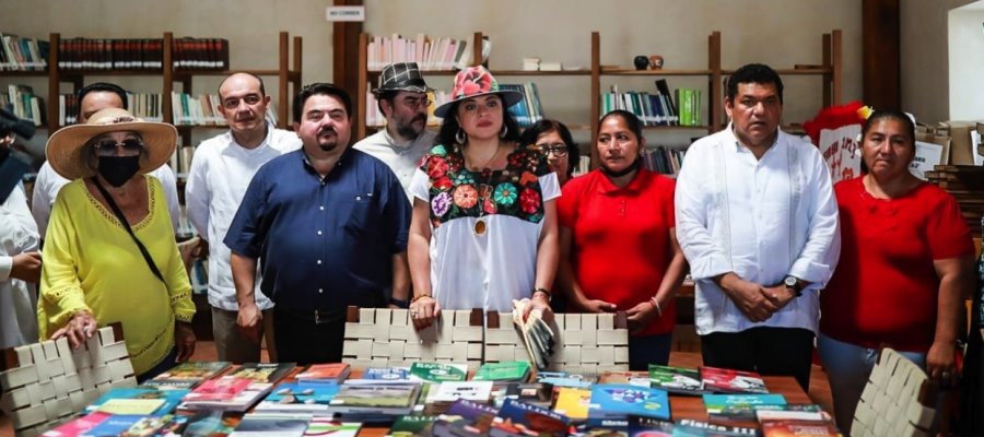 Recibe Cultura federal biblioteca que fue casa de AMLO en Tepetitán