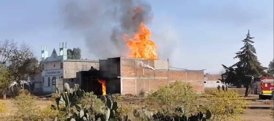 Arde fábrica de veladoras en Tulancingo, Hidalgo