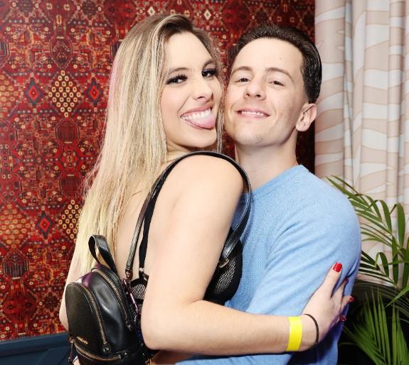 Lele Pons baila Tiempo de vals con su tío Chayanne, durante su boda Lele Pons baila Tiempo de vals con su tío Chayanne, durante su boda