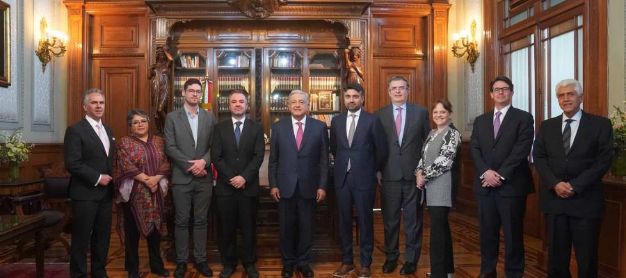 Sostiene encuentro AMLO con directivos de Tesla: “Avanzamos en el proyecto de la planta de Nuevo León”