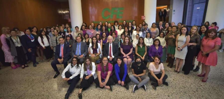 En el marco del 8M, CFE anuncia que revisará su estructura para que más mujeres ocupen puestos de mando