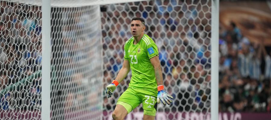 Guantes del ‘Dibu’ Martínez fueron subastados por 45 mil dólares en apoyo a niños con cáncer Guantes del ‘Dibu’ Martínez fueron subastados por 45 mil dólares en apoyo a niños con cáncer