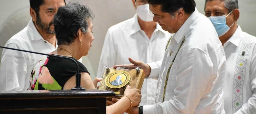 Entrega UJAT el premio al Mérito Académico y Científico a 28 profesionistas