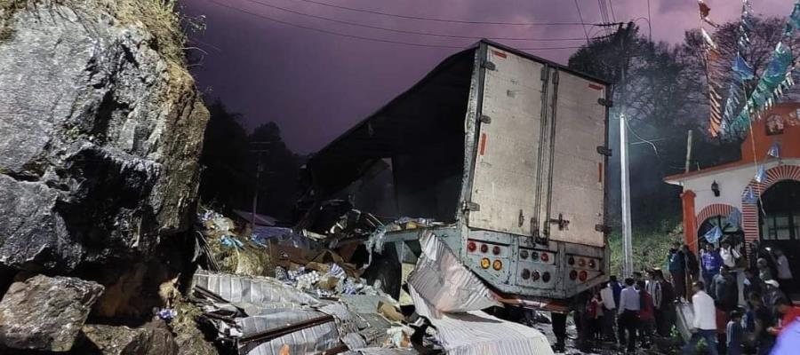 Tráiler se queda sin frenos e impacta a vehículos en Chiapas; hay un muerto y 25 heridos