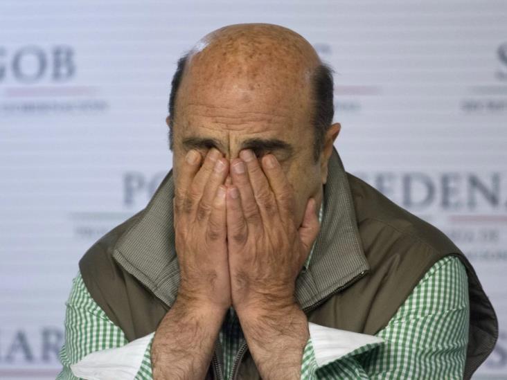 Trasladan a Murillo Karam a Torre Médica de Tepepan por cuadro de hipertensión