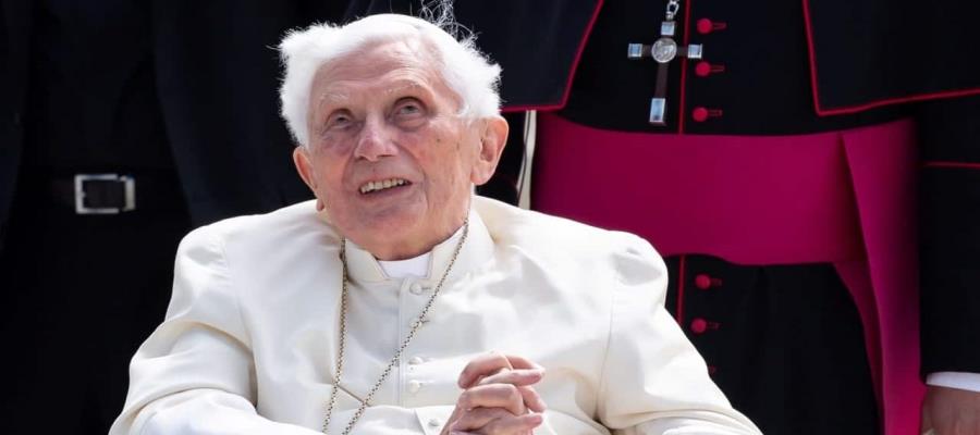 Archivan investigación contra Benedicto XVI por encubrir abusos