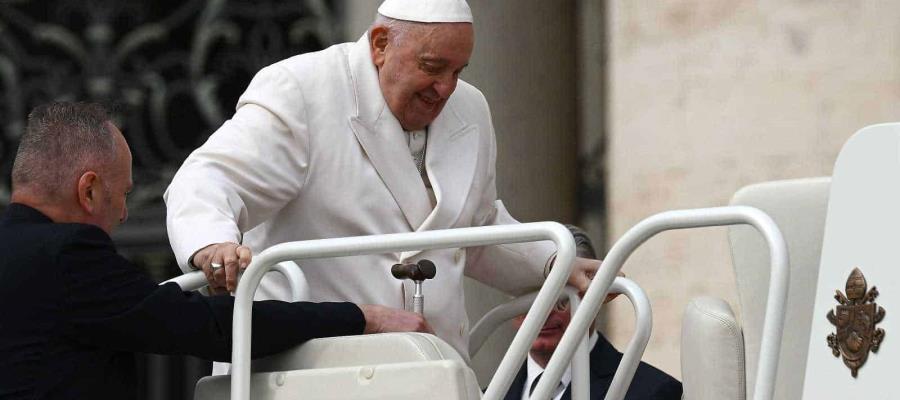 Hospitalizan al Papa Francisco por infección respiratoria