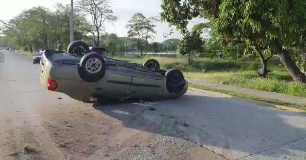 Conductor alcoholizado vuelca en Luis Donaldo y se da a la fuga