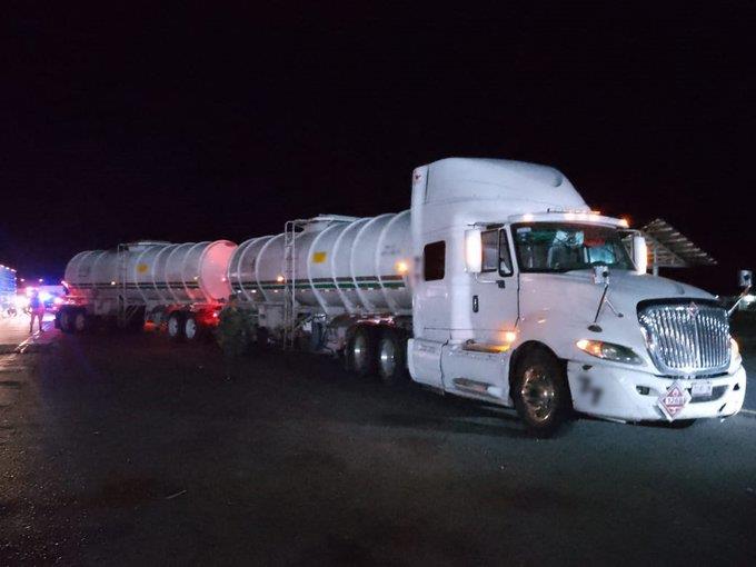 Aseguran tráiler con 62 mil litros de hidrocarburo “ilegal” en Tabasco Aseguran tráiler con 62 mil litros de hidrocarburo “ilegal” en Tabasco