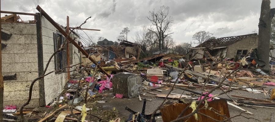 Violento tornado azota Arkansas y deja sin electricidad a 90 mil personas