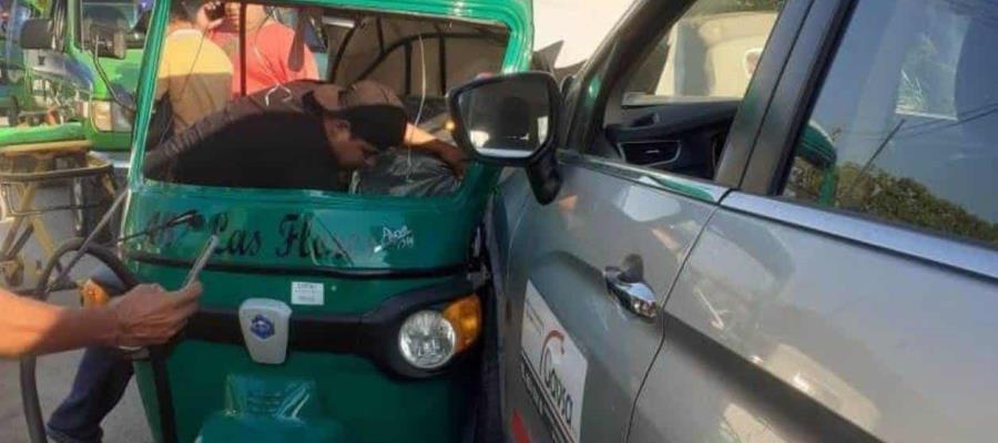 Camioneta impacta a pochimóvil en Paraíso y 4 personas resultan heridas