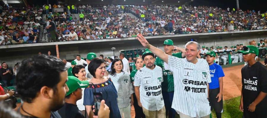Inaugura Adán Augusto el Centenario 27 de Febrero; augura que Olmecas será campeón Inaugura Adán Augusto el Centenario 27 de Febrero; augura que Olmecas será campeón