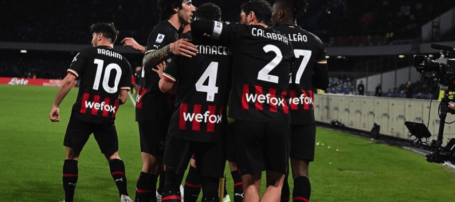 Milan golea 4-0 al Napoli del Chucky Lozano; el mexicano entró de cambio Milan golea 4-0 al Napoli del Chucky Lozano; el mexicano entró de cambio