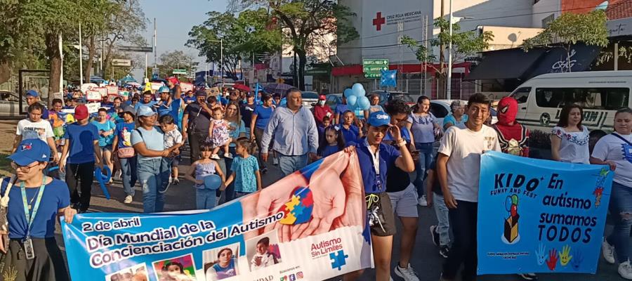 Marchan en Tabasco por la Concienciación del autismo