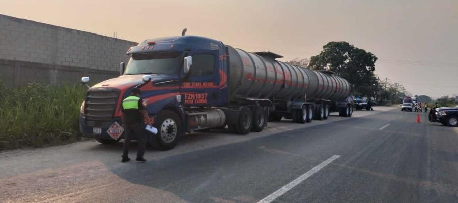 Infraccionan a conductor de autotanque por manejar alcoholizado en la vía corta Cunduacán