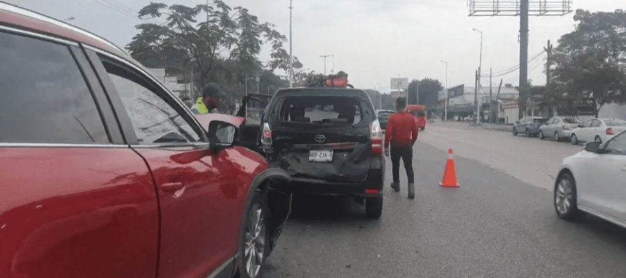 ¡Por ir a las prisas! Provoca fuerte choque en Periférico de Villahermosa