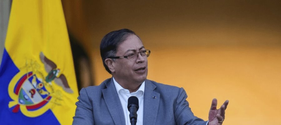 Presidente de Colombia pide renuncia de todos sus ministros